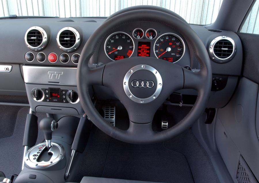 Торпедо Audi TT Coupe (8N) 2003 года  (фото 24 из 31)